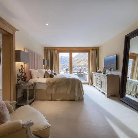 Charm: Cozy Up In A High-altitude